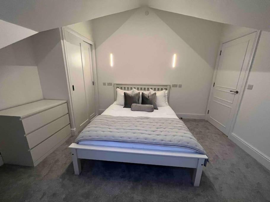 New Apartment, 10 Mins From Principality Stadium Cardiff Exteriör bild